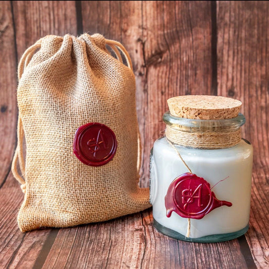 Hand-poured STANZA Artigiana soy candle in recyclable glass with a cork lid and a handcrafted wax seal